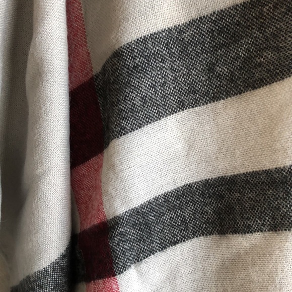 🎄💥SALE🎄💥Scarf/Wrap - Picture 3 of 4